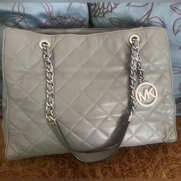 Michael Kors Quilted Grey Shoulder Bag - Picture 1 of 16